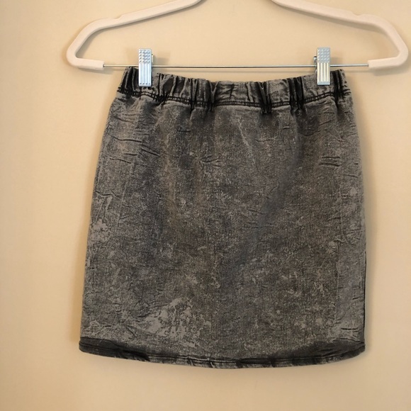H&M grey stretchy denim acid washed mini skirt size 6 - Picture 5 of 5